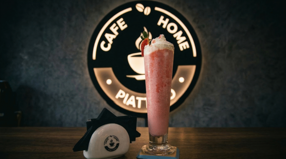 STRAWBERRY MILKSHAKE